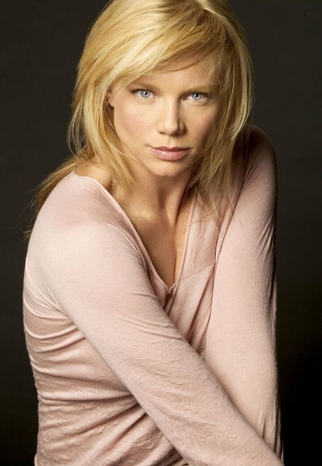 Peta Wilson high quality star archive