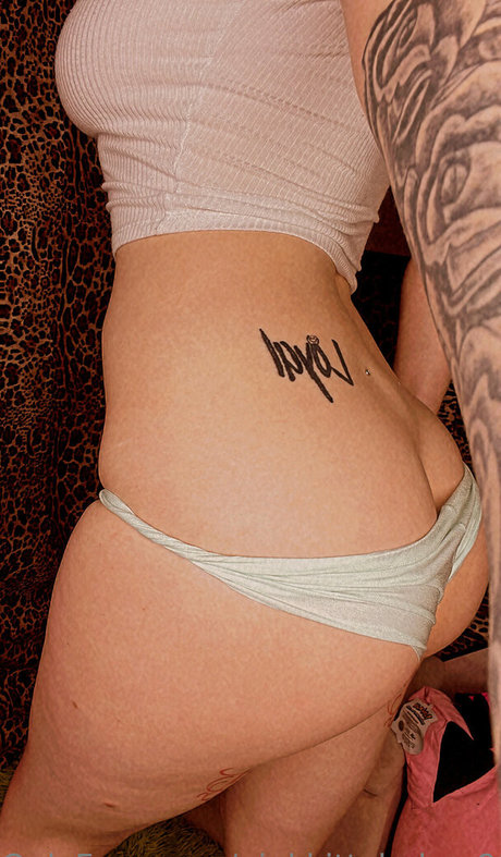 MwahhhhBaby model high quality images