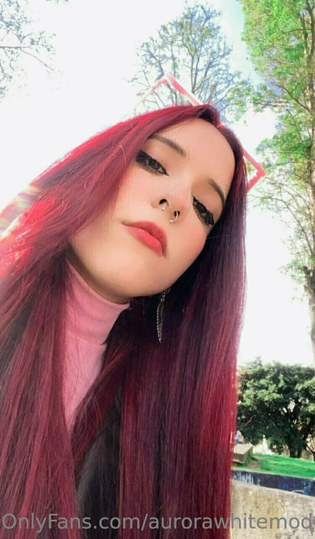 aurorawhitemodel star top gallery