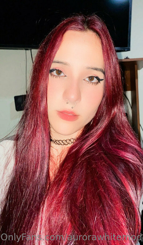 aurorawhitemodel free model image