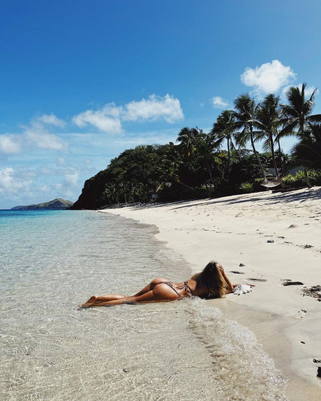 Natasha Oakley star nude archive