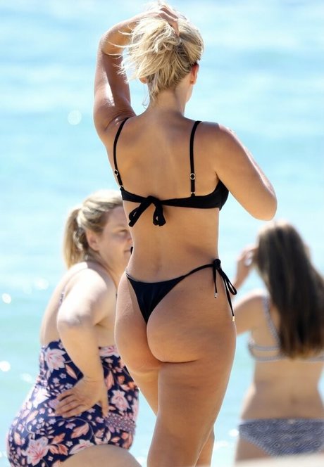 Natasha Oakley nice actress img