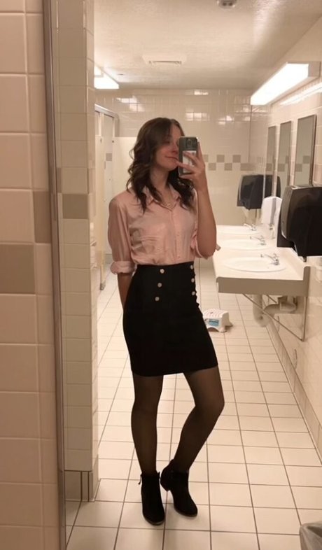 Kira Graceeee model free pic