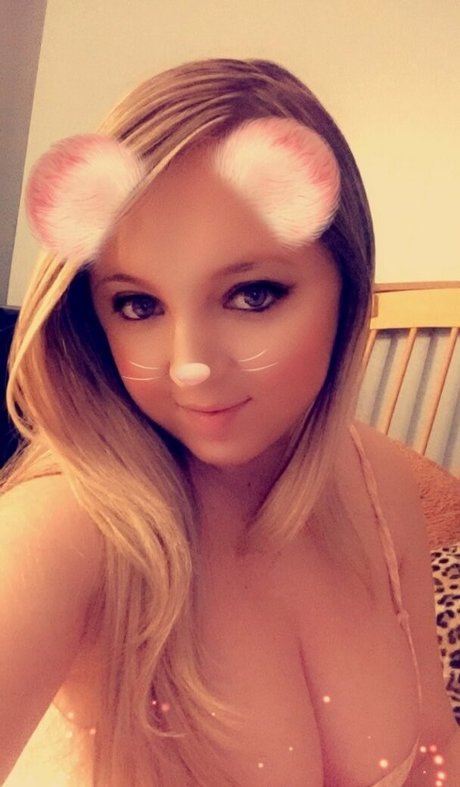 Candykissxo model hd images