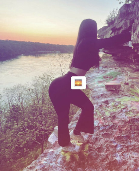 Haleyszklarz erotic model picture