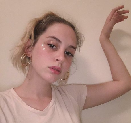 Mica Tenenbaum naked star pics