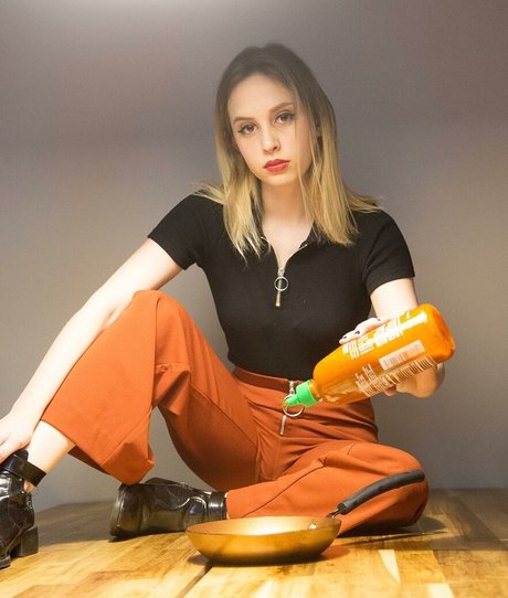 Mica Tenenbaum model erotic pictures