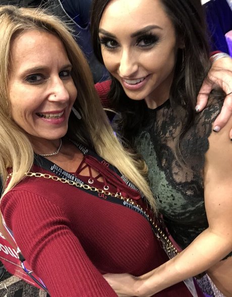 ainsleedivine sexy model picture