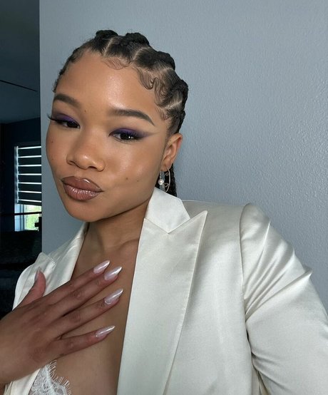 Storm Reid art model pics