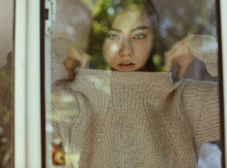 Lauren Tsai model hot img