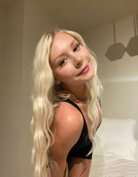 freshmanblondie18 pretty pornstar images