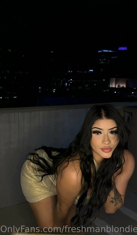freshmanblondie18 hot star pictures