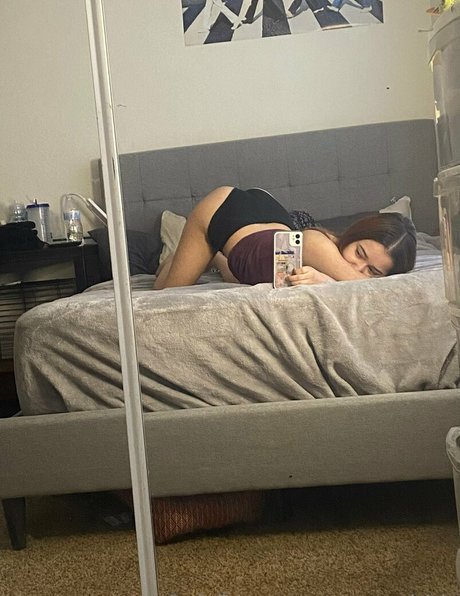 tinyrissy model hot photos