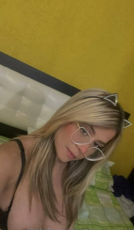 aryannys star beautiful image