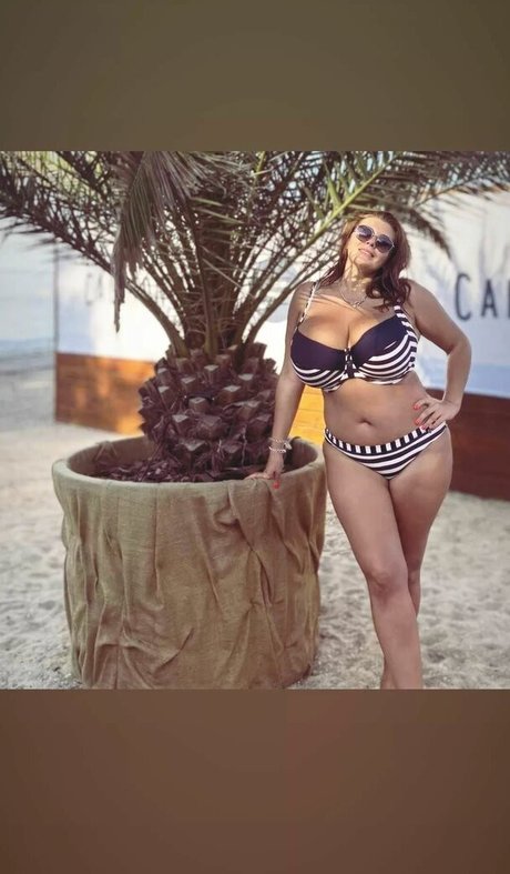 Xenia Wood pretty model image