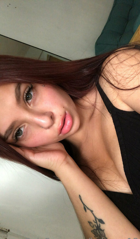 babyyluxury pornstar hd image