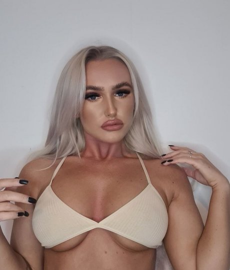 SophieAustin97 hot model pic