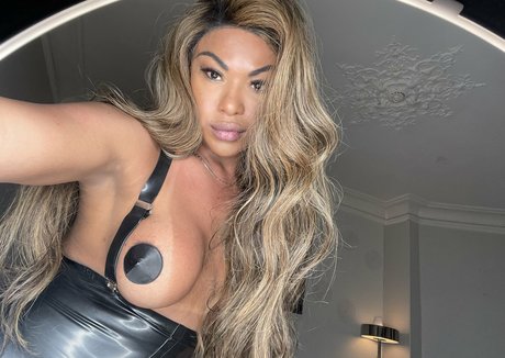 Walleskafelix_ adult model img