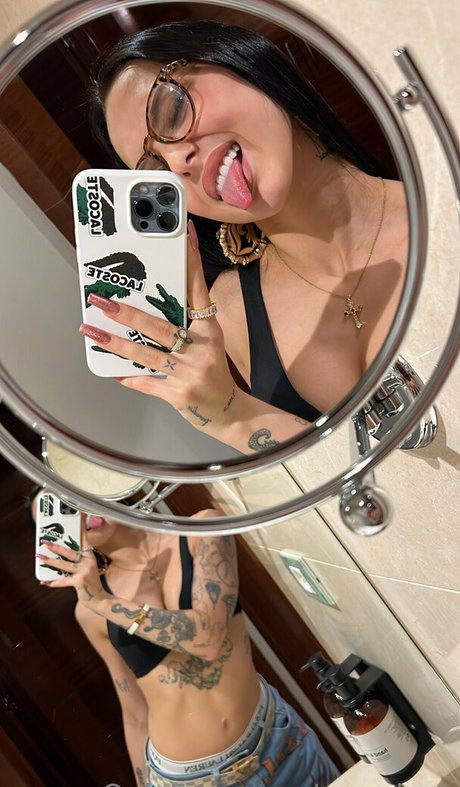 candyflipgirl erotic model images