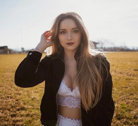 melaniehfl star erotic photos