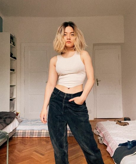 Anne Whisper star nice galleries