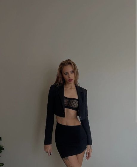 Pelinay Igit sexy pornstar picture