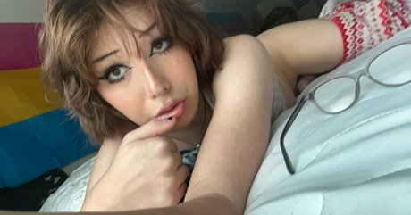 theiconicashley art actress pics