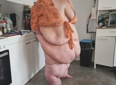 doughbellygirl sexy model picture