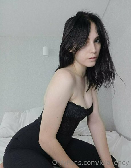 lola ency pornstar nude pic