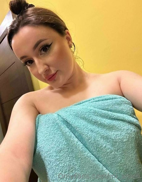 sexy mom onlyfans sexy naked pic