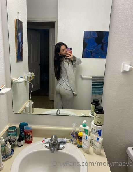 mollymaeve nudes actress pictures