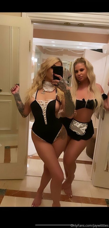 famous nude onlyfans pornographic image