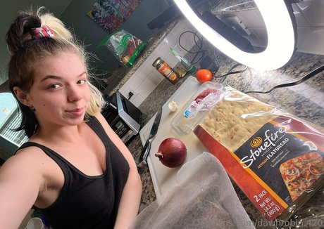 dawnrobin 420 star top photo