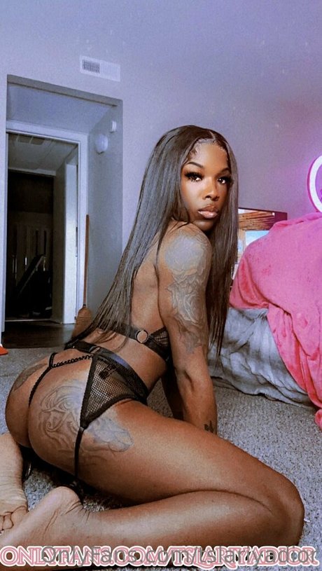 tslariyadior star naked picture