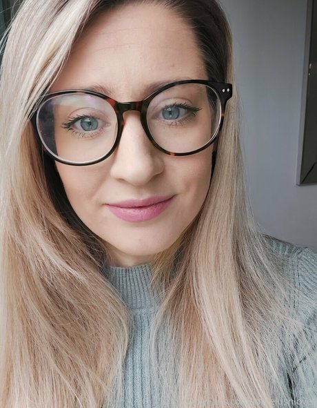 lottielushloves exclusive pornstar pic