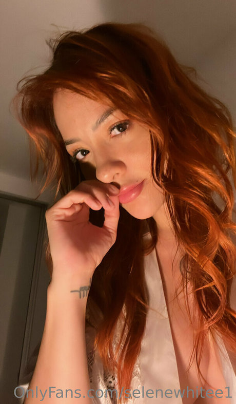 selenewhitee1 top star archive