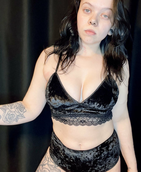 smokewitch13 sexy model pics