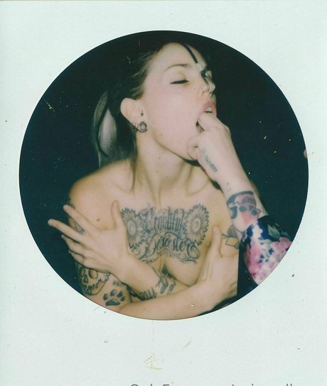 spicyrollersg model naked images