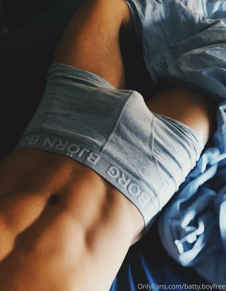 battyboyfree model erotic pic