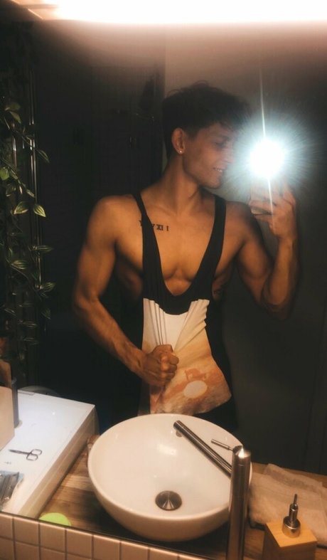 battyboyfree beautiful model pic