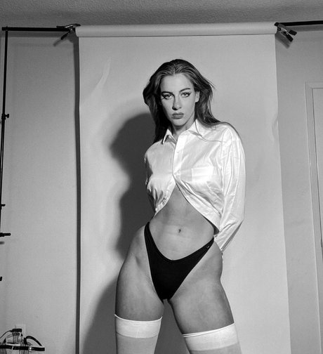 Tati Bruening xxx star photo