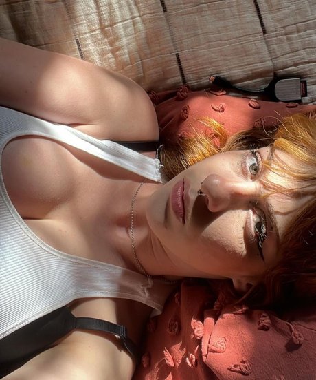 Tati Bruening pretty actress galleries