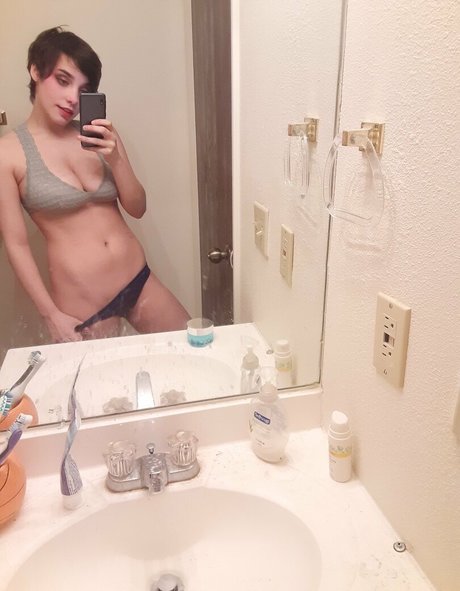 pink kunt perfect actress pics