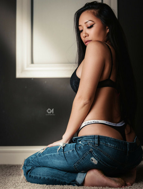 Vivian Wong pretty model pic