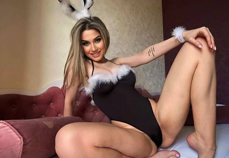 kissolivia model beautiful images