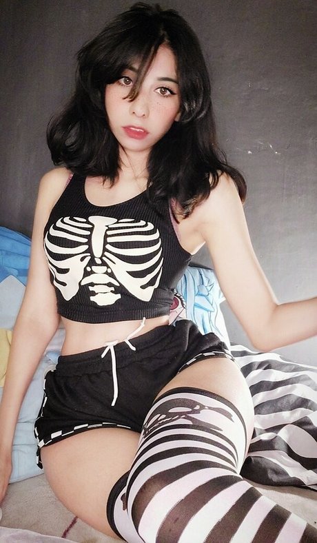 Lilywaifu nude actress picture