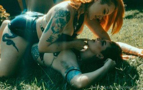 rosamagnoliaxo model porn archive