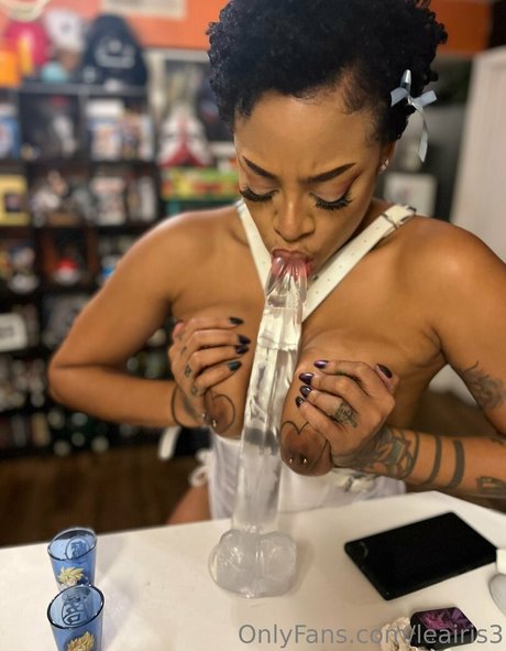 leairis3 star adult gallery