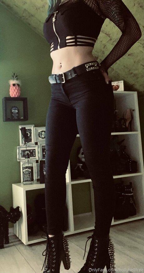 hollyhellfree model nude photos