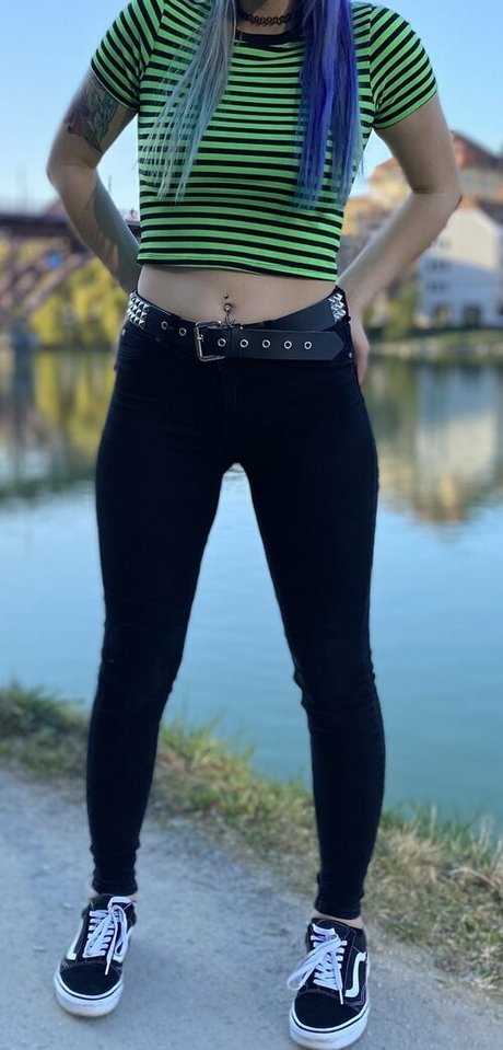 hollyhellfree xxx star photo